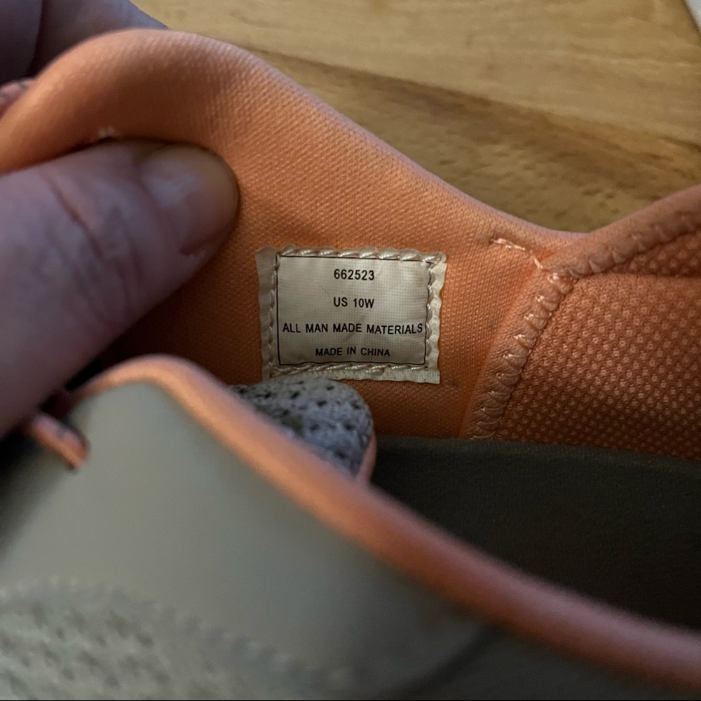 WOMEN’S SIZE 10 TONY LITTLE CHEEKS TAN PEACH KNIT SLIP-ON TRAINERS - Picture 7 of 9